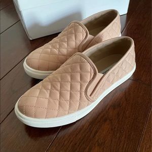 Steve Madden Ecntrcqt blush quilted shoes